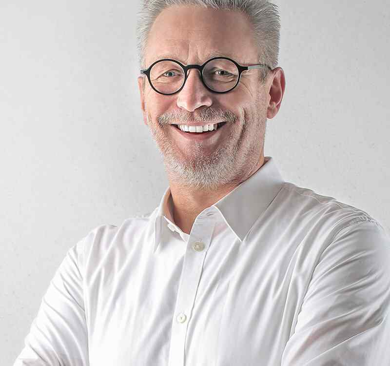 https://santarosa.familjebil.co/wp-content/uploads/2018/12/team_02.jpg